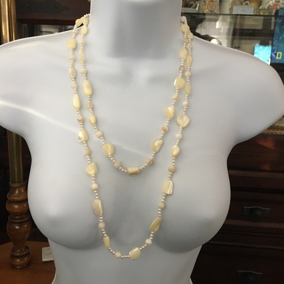 Mother of pearl, pearl & shell necklace - Picture 3 of 7
